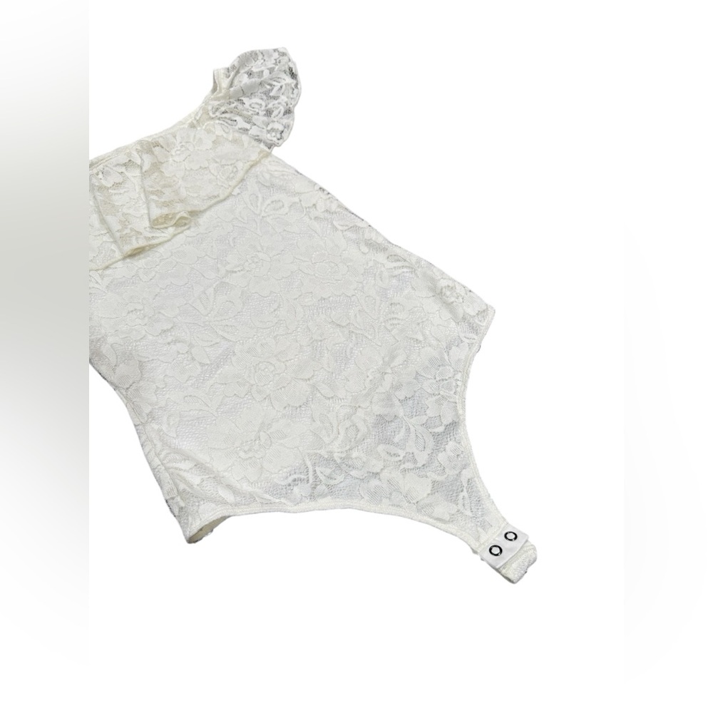 Express Off White Lace Bodysuit - Picture 3 of 7
